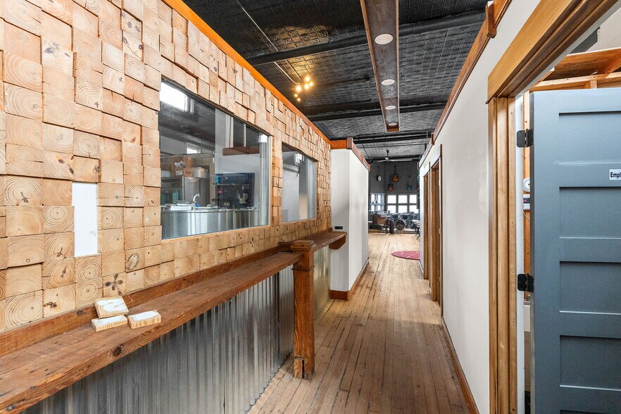 More Photos Of 10 N Bierma St, Wheatfield Bar For Sale