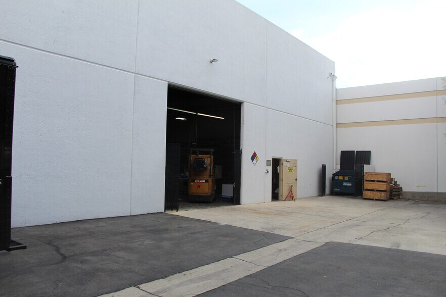 More Photos Of 5 Studebaker, Irvine Research And Development For Lease