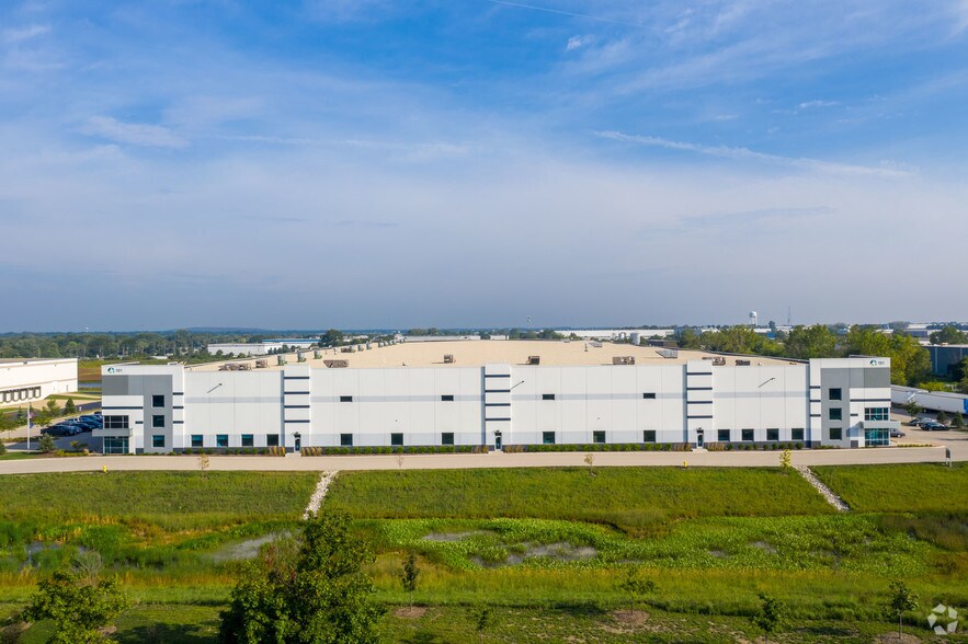 More Photos Of 191 E North Ave, Carol Stream Distribution For Lease