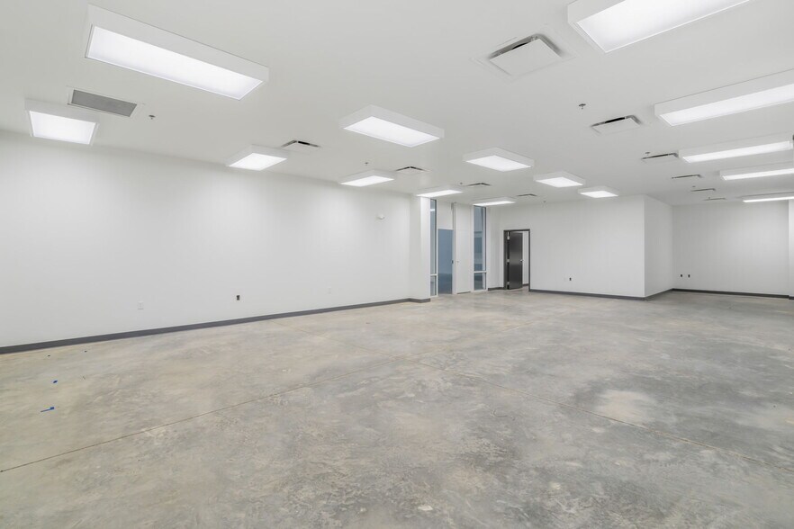 More Photos Of 1295 Huntington Park Dr, Loudon Warehouse For Lease