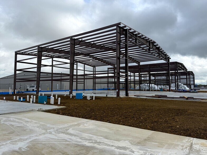 More Photos Of 3000 Westcourt rd, Denton Airplane Hangar For Sale