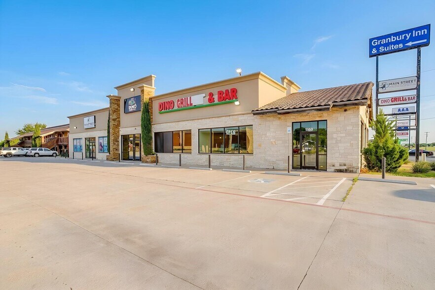 More Photos Of 1333-1337 N Plaza Dr, Granbury Storefront Retail Office For Sale