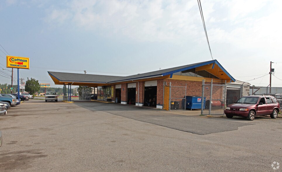 More Photos Of 501 E Sugar Creek Rd, Charlotte Auto Repair For Lease