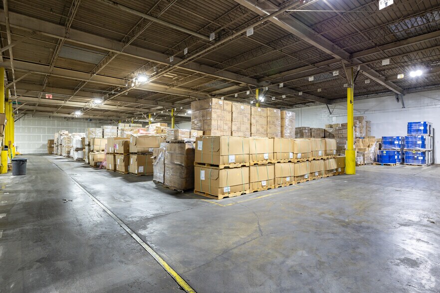 More Photos Of 7110-7140 N Broadway, Saint Louis Warehouse For Lease