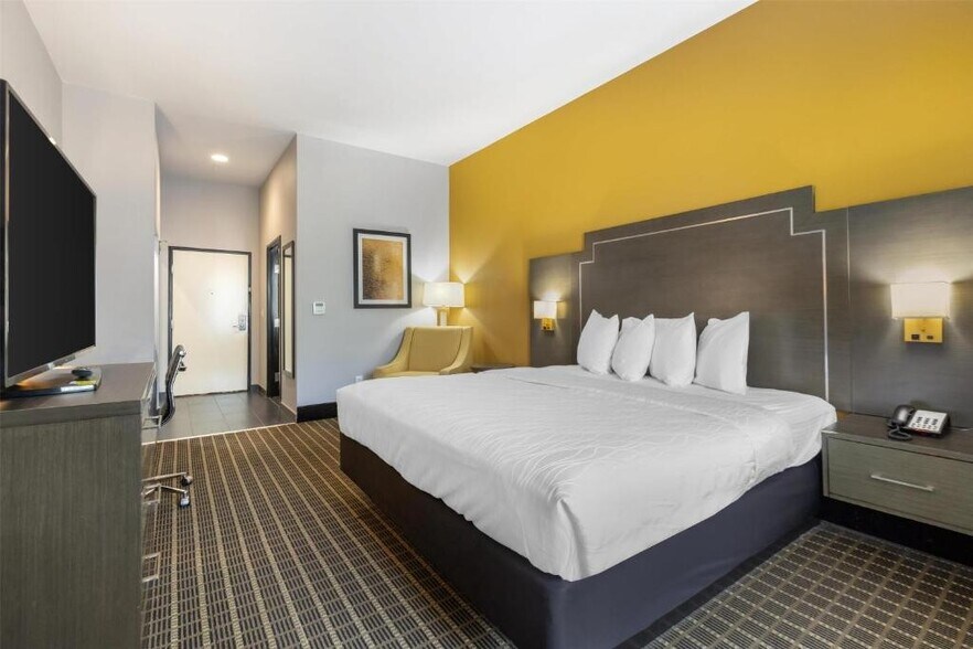 More Photos Of 13600 Hartman Ln, Walker Hotel For Sale