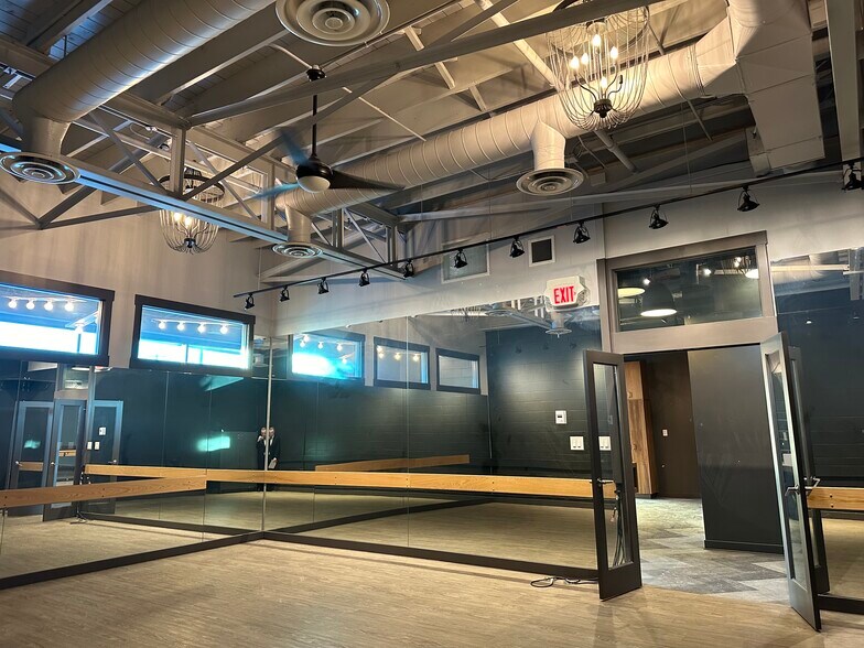 More Photos Of 10939 120th St NW, Edmonton General Retail For Lease