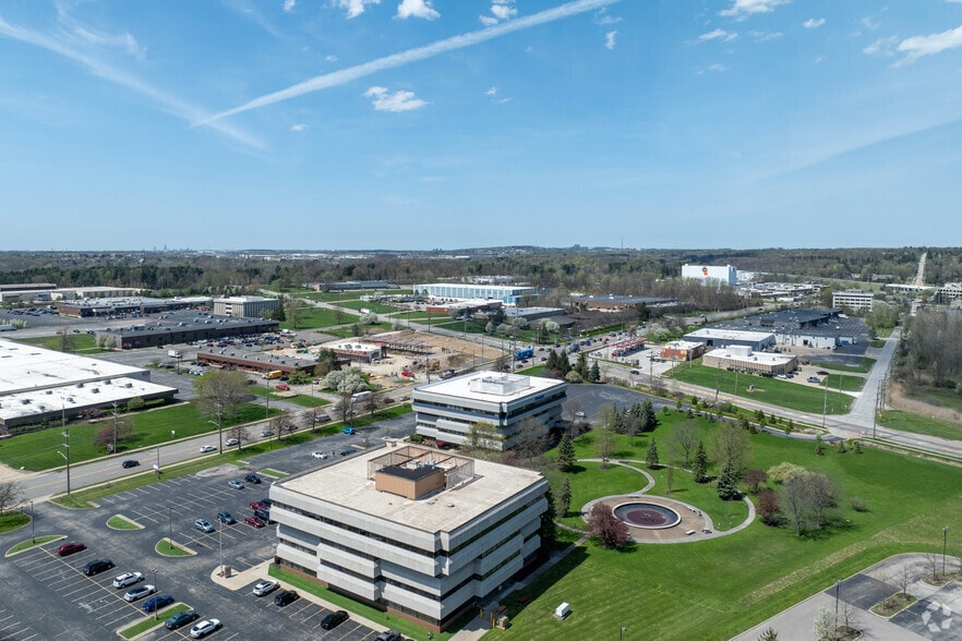 More Photos Of 6001 Cochran Rd, Solon Medical For Lease