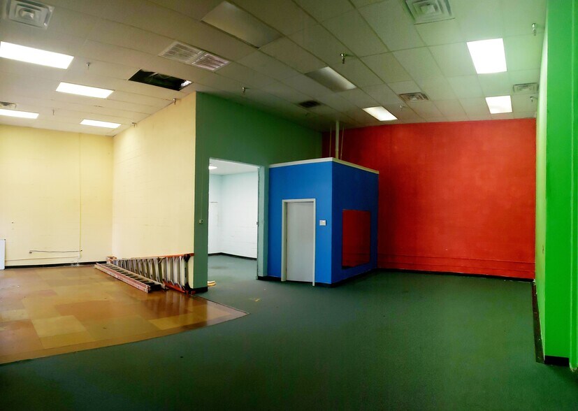 More Photos Of 3015 E Causeway Approach, Mandeville General Retail For Sale