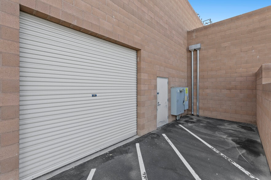 More Photos Of 2781 N Lamb Blvd, Las Vegas Distribution For Lease