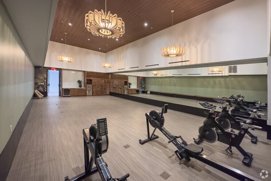 More Photos Of 585 Anton Blvd, Costa Mesa Apartments For Lease