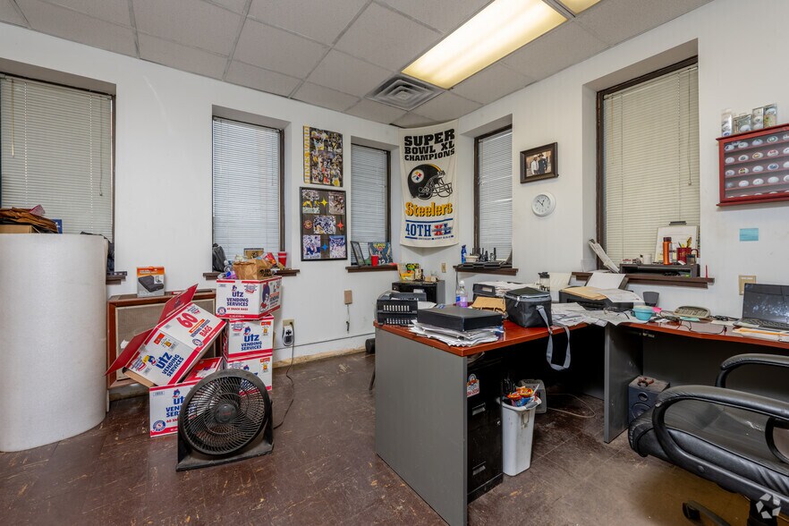 More Photos Of 25-45 Rutter St, Rochester Warehouse For Lease