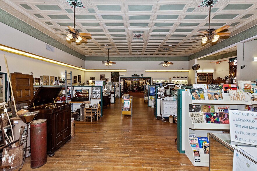 More Photos Of 109 Main St, Putnam General Retail For Sale