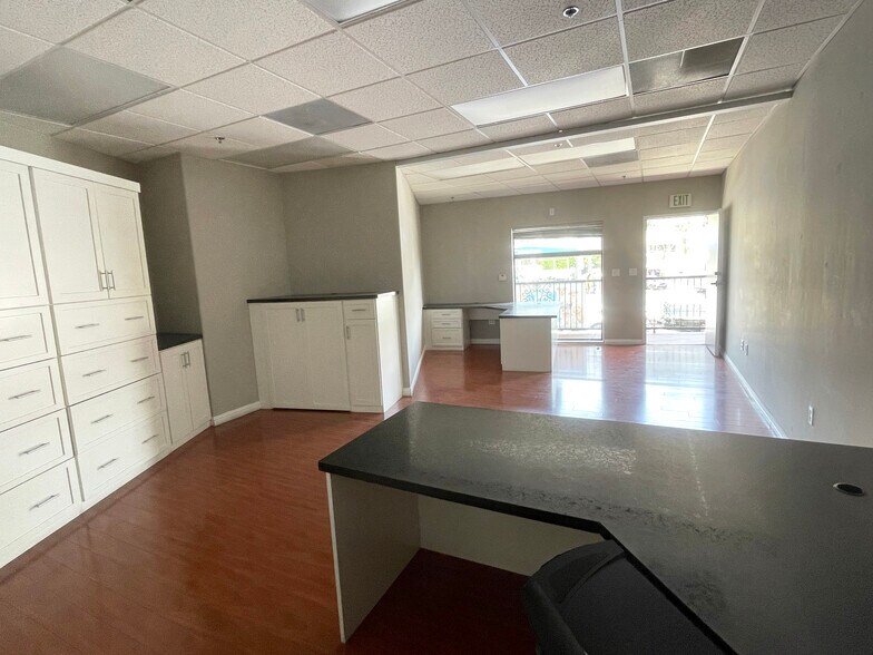 More Photos Of 651 N Sepulveda Blvd, Los Angeles Storefront Retail Office For Lease