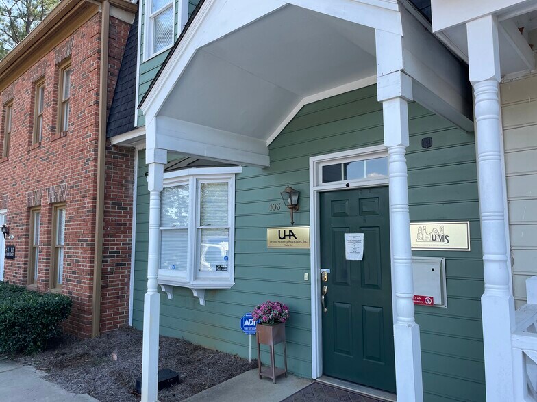 Primary Photo Of 1345 Garner Ln, Columbia Office For Sale