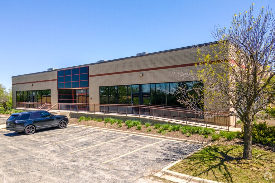 More Photos Of 8310-8350 S Madison St, Burr Ridge Light Distribution For Lease