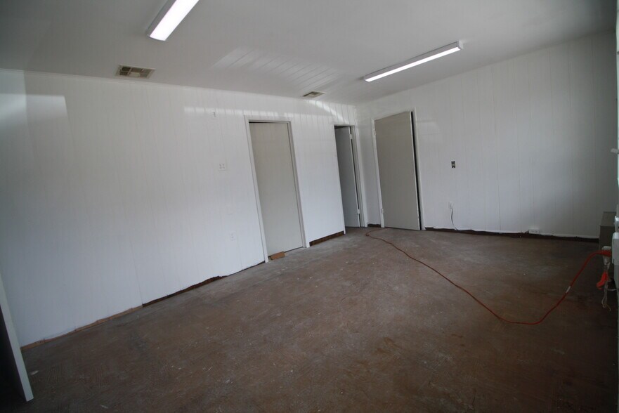 More Photos Of 2324 SW 56th Ter, Hollywood Light Manufacturing For Lease