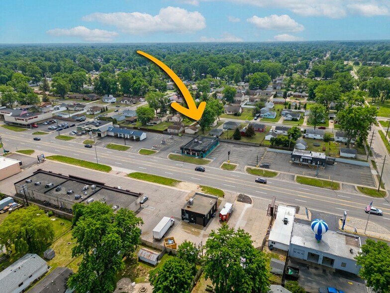 More Photos Of 33729 Ford Rd, Garden City Bar For Lease