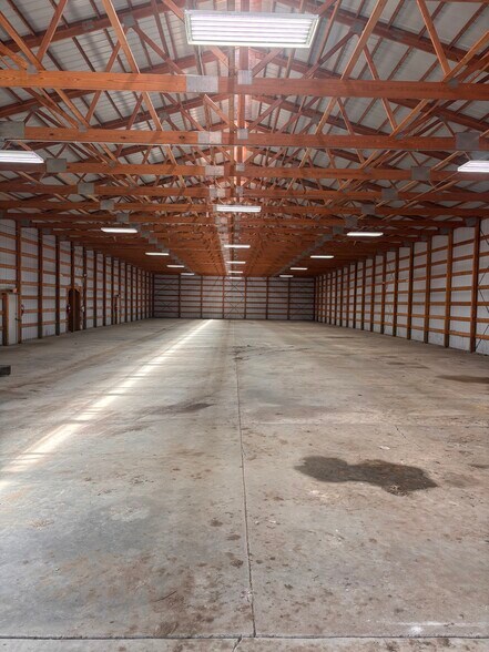 More Photos Of 804 SE 30th St, Des Moines Warehouse For Lease