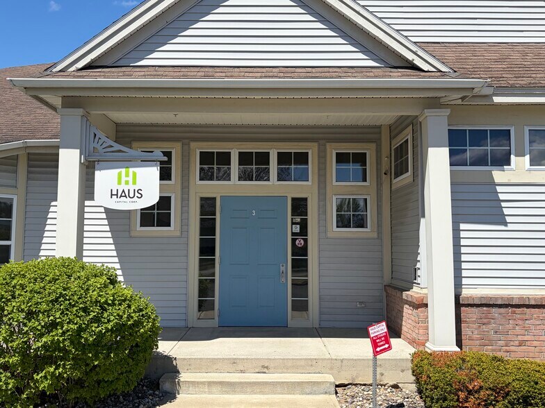 More Photos Of 10 Blacksmith Dr, Mechanicville Office For Lease