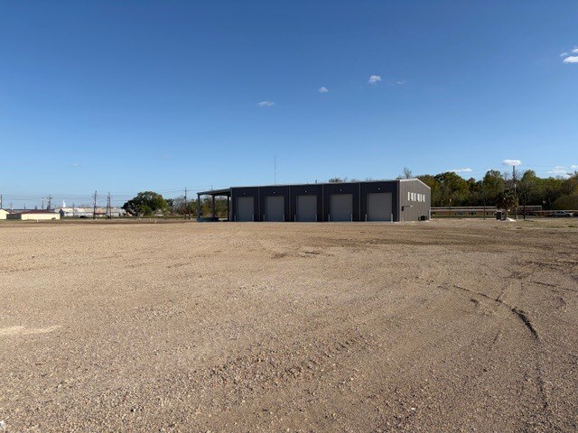 More Photos Of 1534 US-190, Port Allen Industrial For Lease