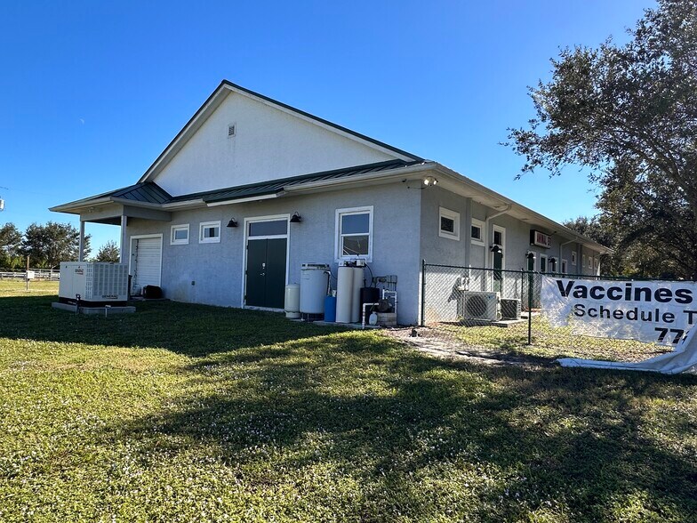 More Photos Of 6580 69th St, Vero Beach Veterinarian Kennel For Sale
