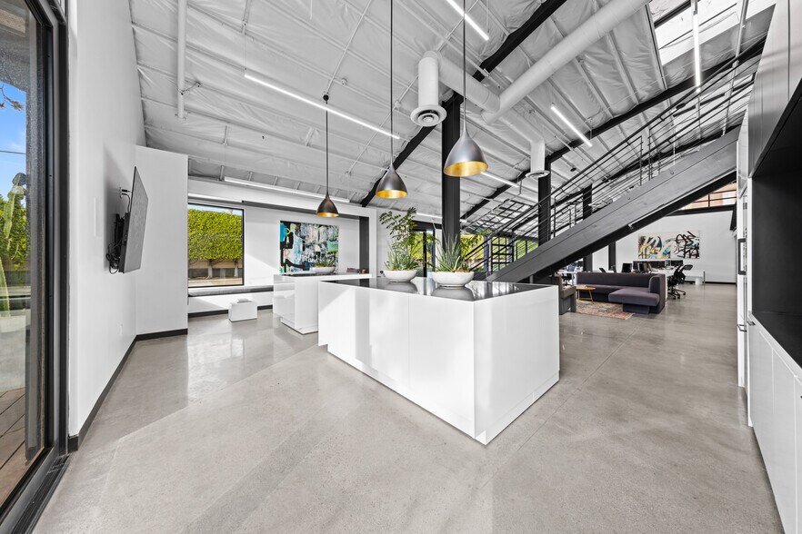 More Photos Of 236 S Sierra Ave, Solana Beach Loft Creative Space For Sale