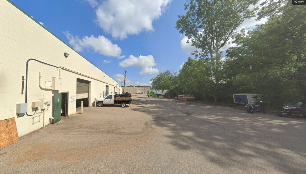 More Photos Of 5920-5950 N Hix Rd, Westland Warehouse For Lease