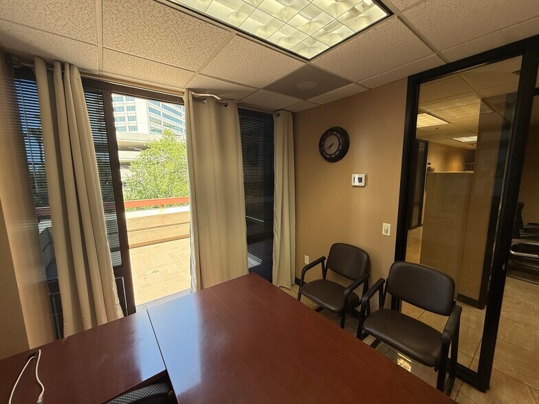 More Photos Of 202 E Earll Dr, Phoenix Medical For Sale