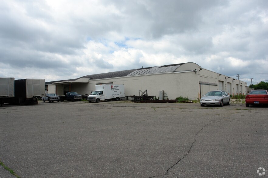 More Photos Of 1258 Rochester Rd, Troy Warehouse For Lease