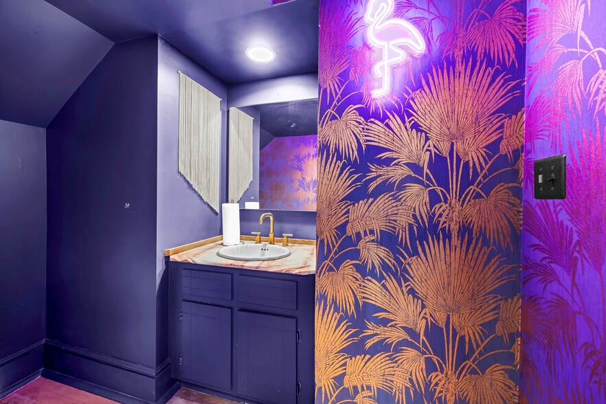 More Photos Of 118 S 4th St, Wilmington Hospitality For Sale