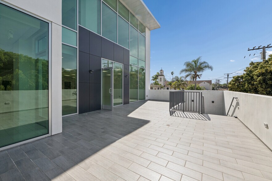 More Photos Of 11259 Washington Blvd, Culver City Office For Sale
