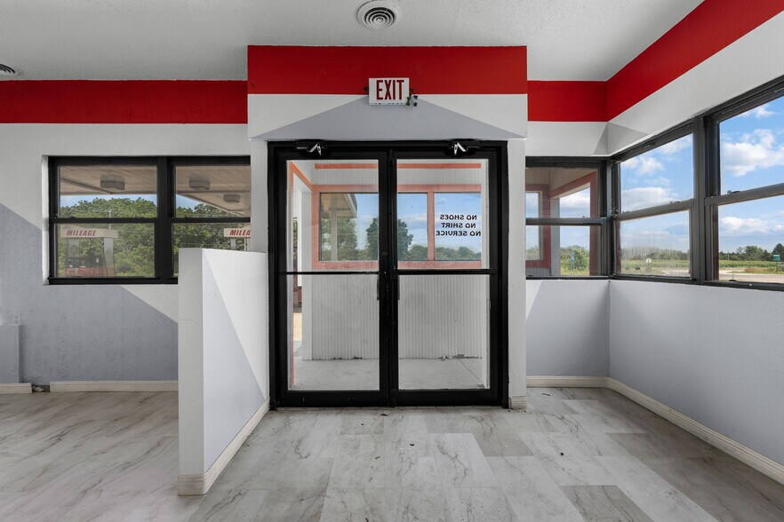 More Photos Of 3401 W Oakland Ave, Austin Truck Stop For Sale