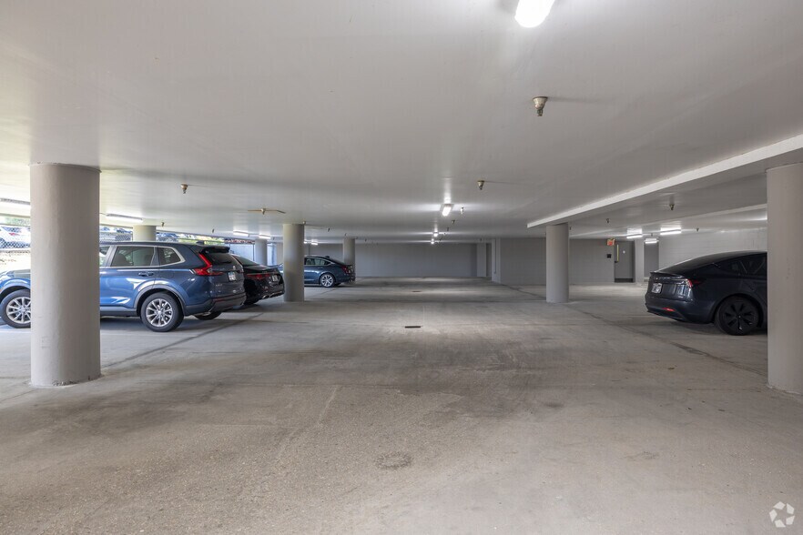 More Photos Of 1101 N Lake Destiny Dr, Maitland Office Residential For Lease