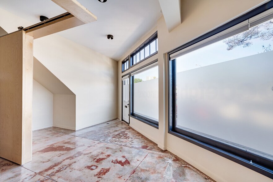 More Photos Of 6012 York Blvd, Los Angeles Office For Lease