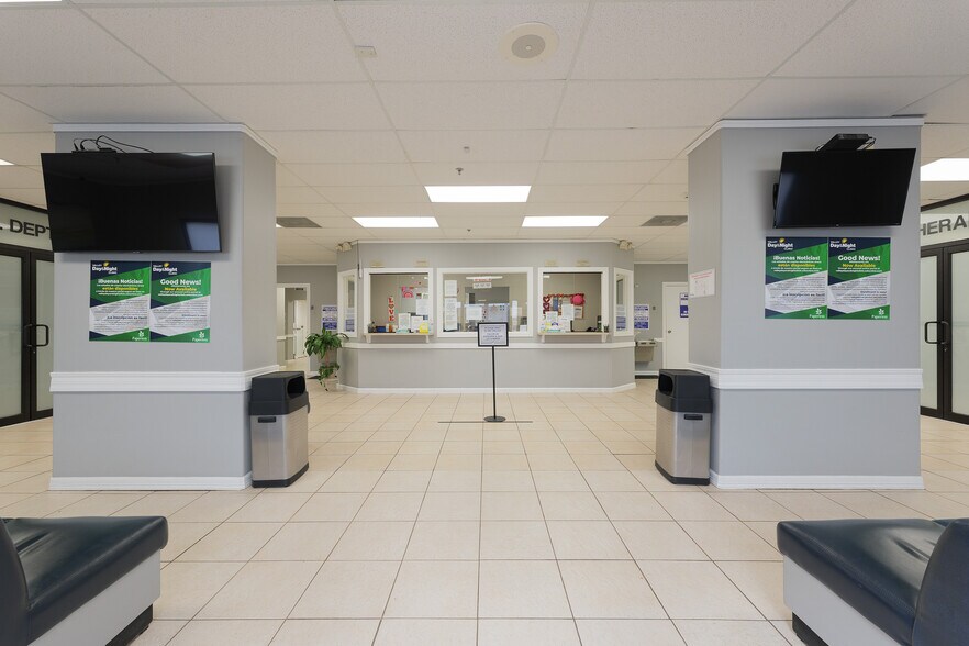More Photos Of 305 Expressway 83, Mission Medical For Lease