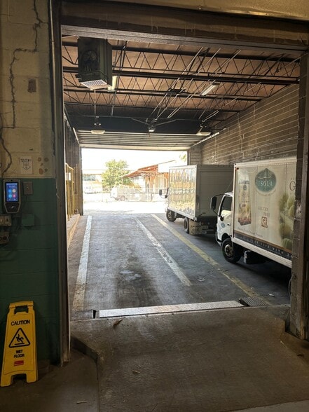 More Photos Of 4525 S Tripp Ave, Chicago Warehouse For Lease