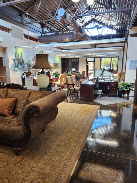 More Photos Of 1002 Texan Trl, Grapevine Bank For Sale