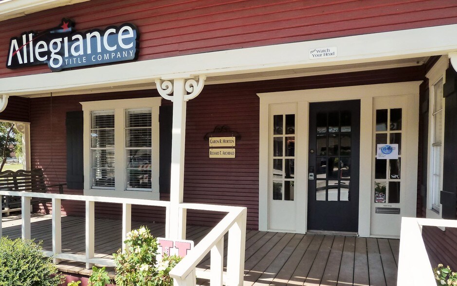 More Photos Of 207 Laurence Dr, Heath Office For Lease