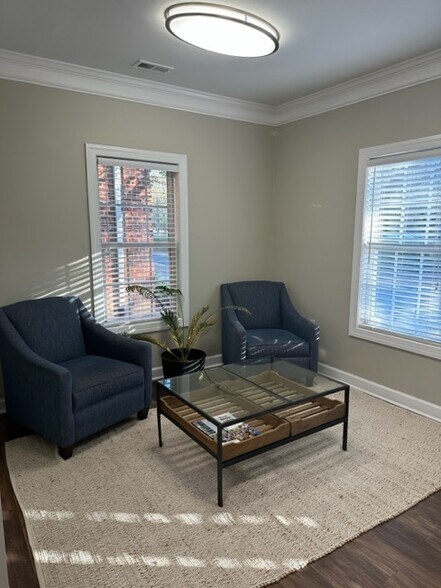 More Photos Of 6501 Creedmoor Rd, Raleigh Office Residential For Lease