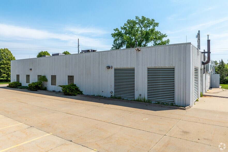More Photos Of 10740 Aurora Ave, Urbandale Industrial For Lease