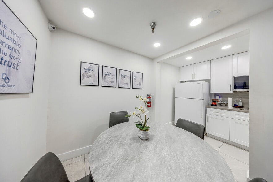 More Photos Of 7100-7114 NW 50th St, Miami Warehouse For Sale