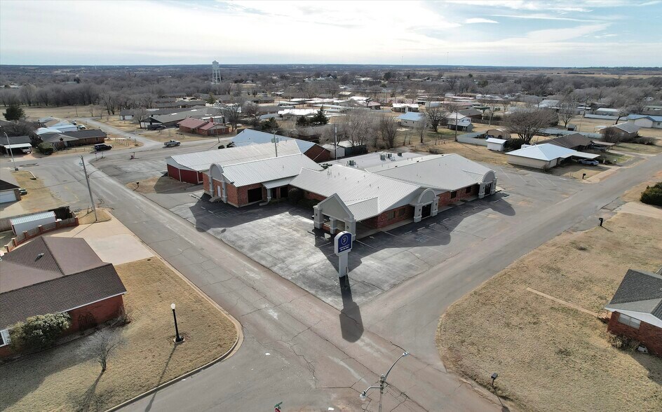 More Photos Of 1415 Watts St, Sayre Healthcare For Sale