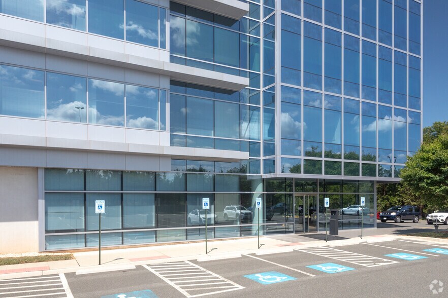 More Photos Of 14399 Penrose Pl, Chantilly Office For Lease