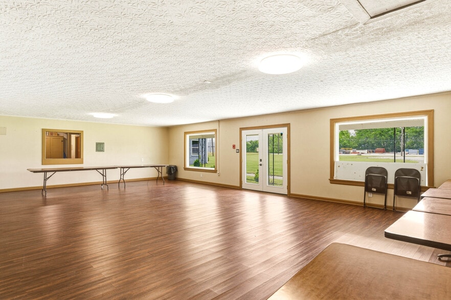 More Photos Of 13908 Dixie Hwy, Louisville Religious Facility For Sale