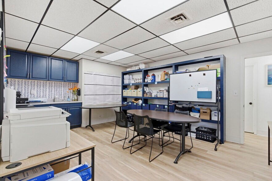 More Photos Of 1331 N Stewart Ave, Springfield Medical For Sale