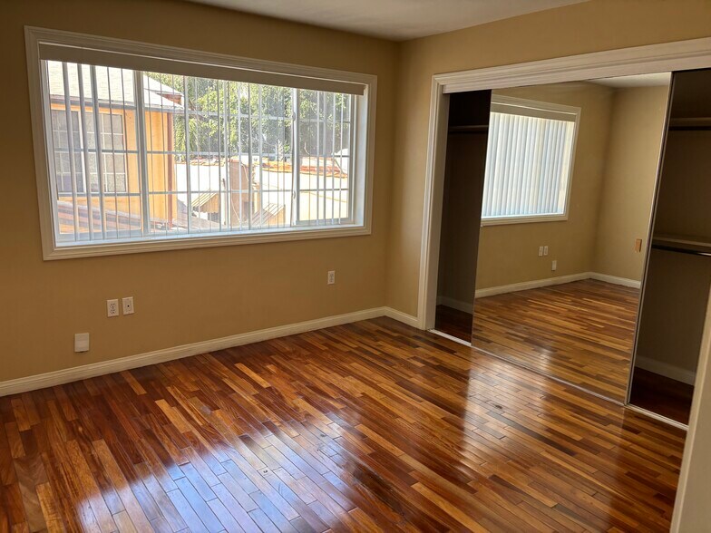 More Photos Of 2000 Argyle Ave, Los Angeles Multifamily For Sale