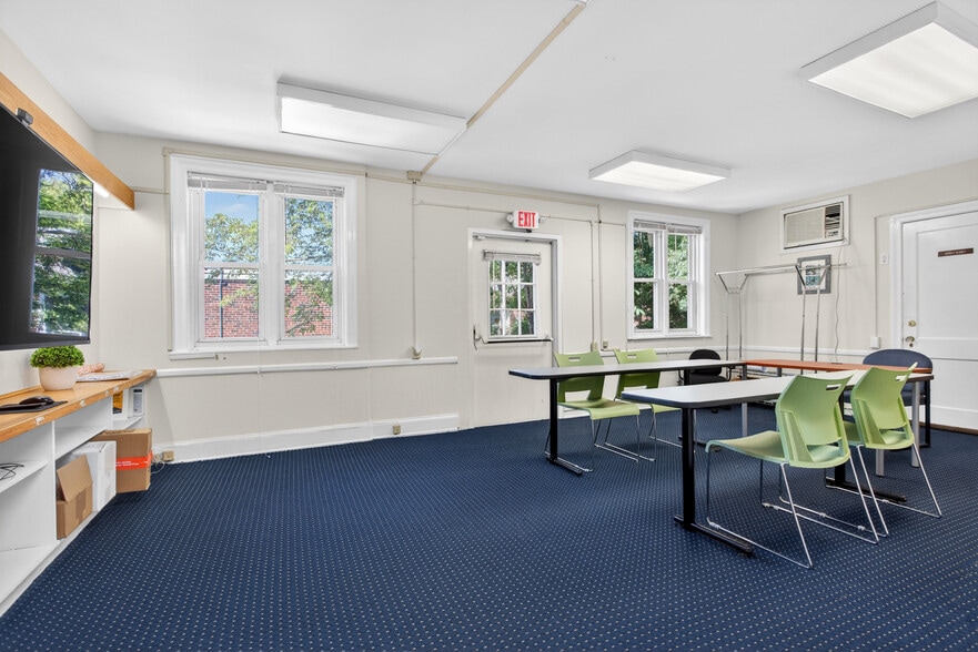 More Photos Of 820 E Vernon Rd, Philadelphia Unknown For Lease