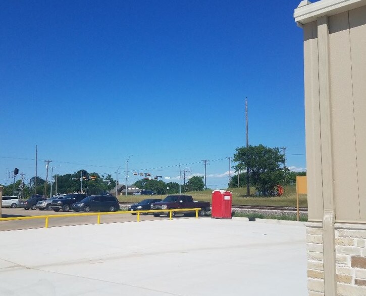 More Photos Of 811 Stonecrest Rd, Argyle Showroom For Lease