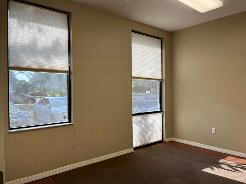 More Photos Of 1708-1718 Lexington Green Ln, Sanford Medical For Sale