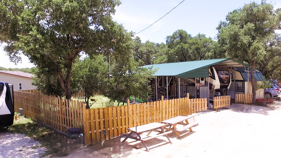 More Photos Of 605 Lakeshore Ln, Bandera Manufactured Housing Mobile Home Park For Sale